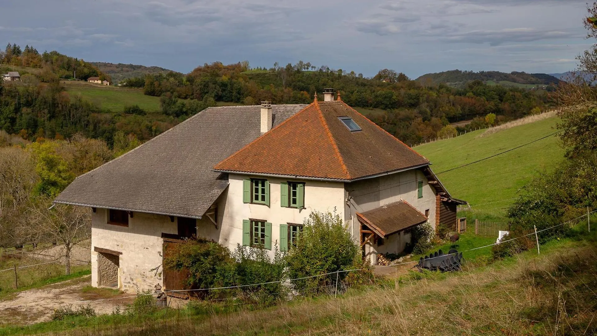 Le Palefroi De Merlas contacts